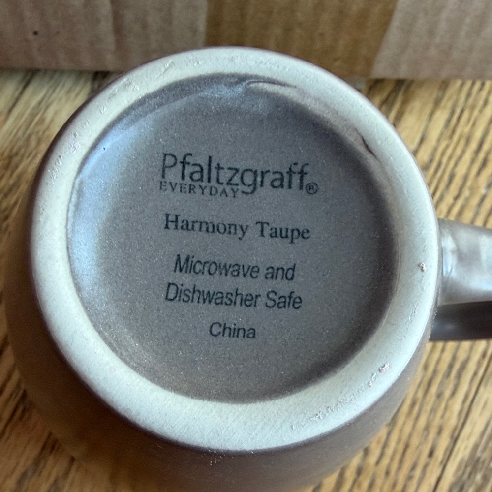 Pfaltzgraff Harmony Taupe NEW Dinnerware Set 4:mugs 4 dessert 4 dinner plates - Picture 2 of 11